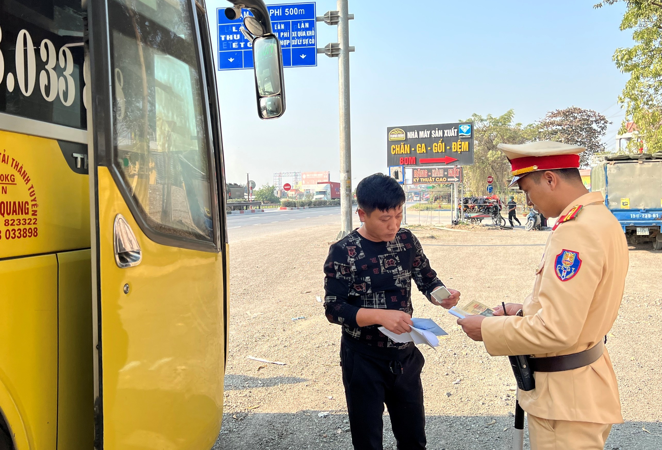 Phòng Cảnh sát giao thông đường bộ - đường sắt  xử lý 569 xe khách, xe buýt vi phạm TTATGT dịp tết 
